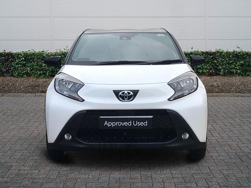 New Toyota Aygo X PURE 72 HP (52 kW) 2025 Pure white bitone SUV