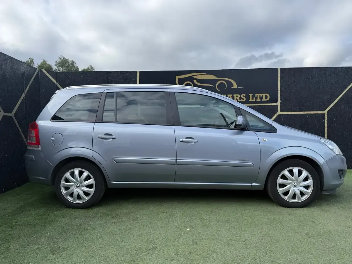 Used Vauxhall Zafira 140 HP (102 kW) 2010 Silver MPV