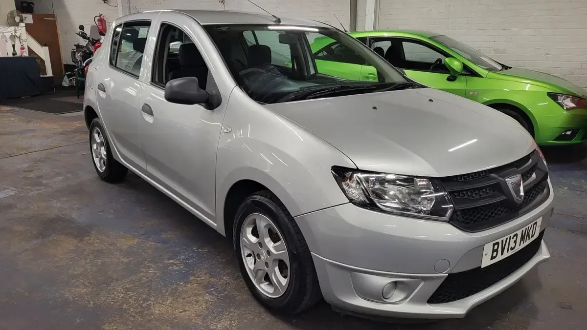 Begagnad Dacia Sandero Ambiance 74 HK (54 kW) 2013 Silver Halvkombi