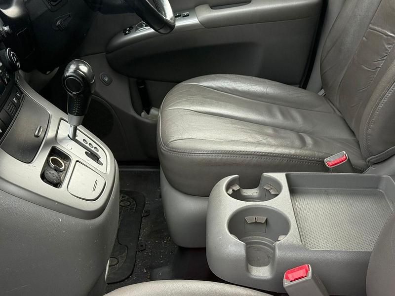 Used Kia Sedona 192 HP (141 kW) 2010 Silver MPV