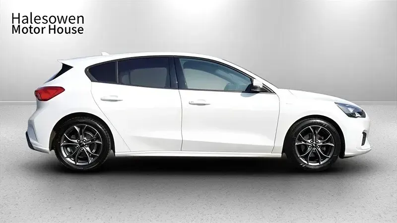 Used Ford Focus ST-Line 125 HP (91 kW) 2020 White Hatchback