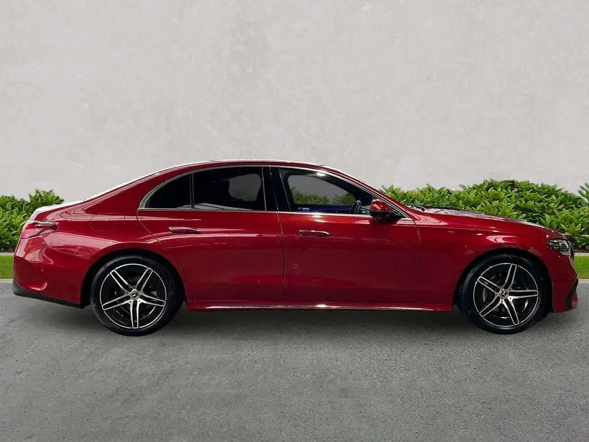 Usado Mercedes E220 AMG Line Premium 2024 Rojo Berlina