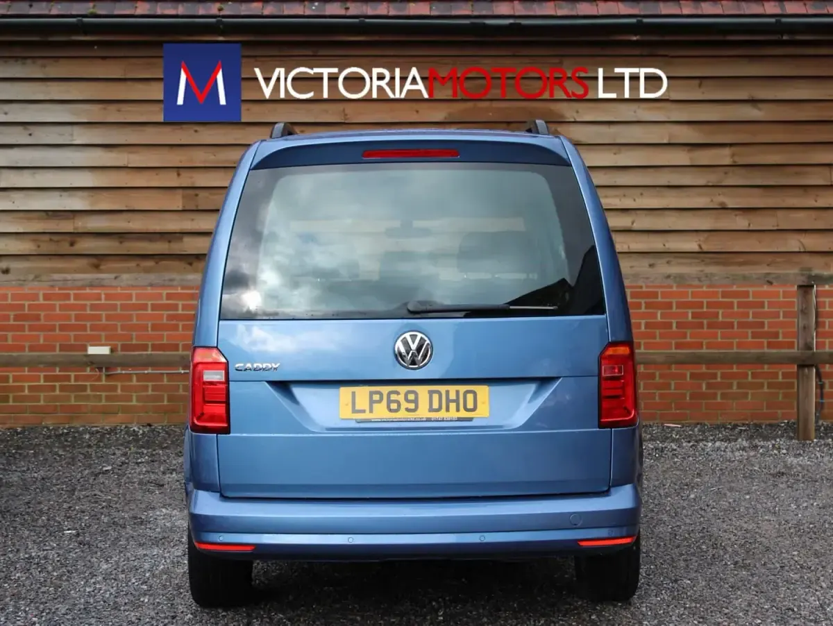 Używany VW Caddy Maxi Life 122 KM (89 kW) 2020 Niebieski Minivan