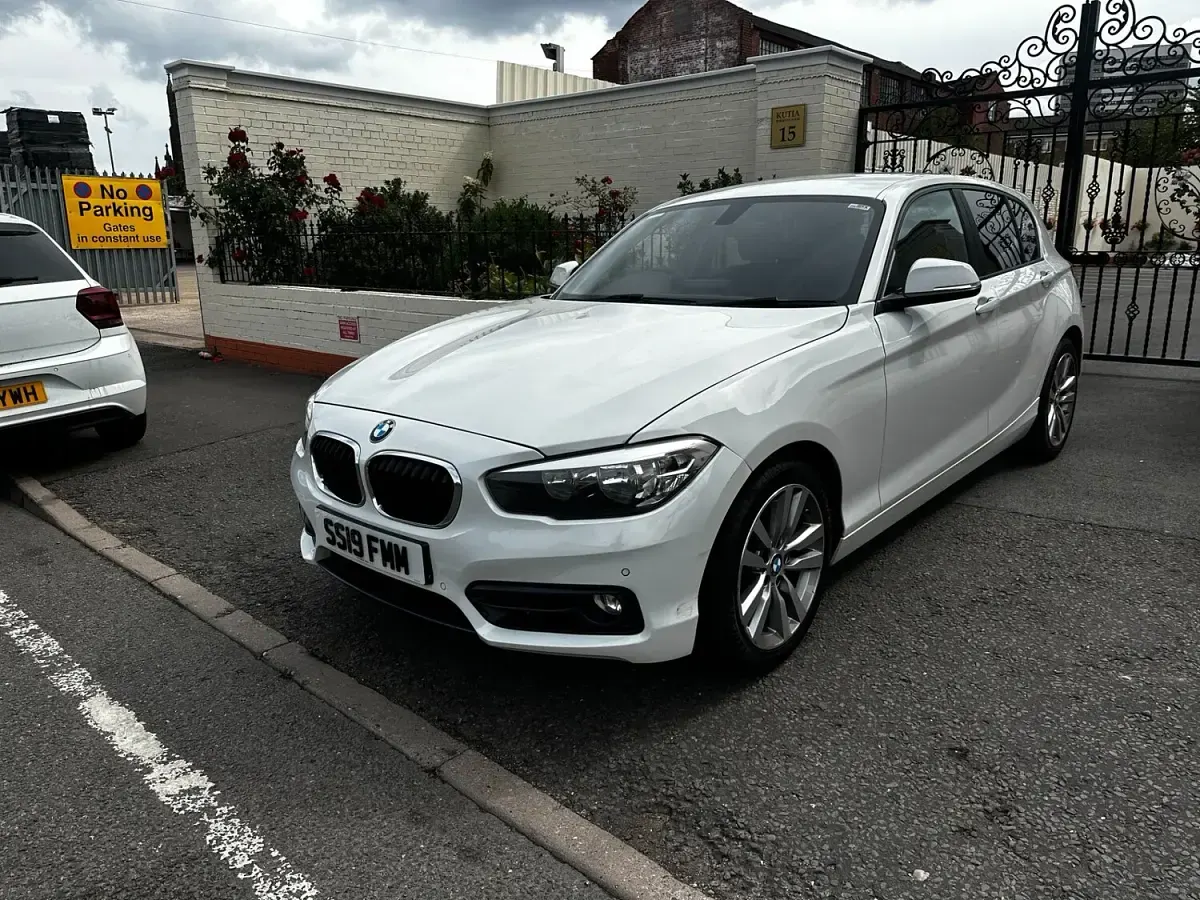 Used BMW 118 Sport Line 2019 White Hatchback