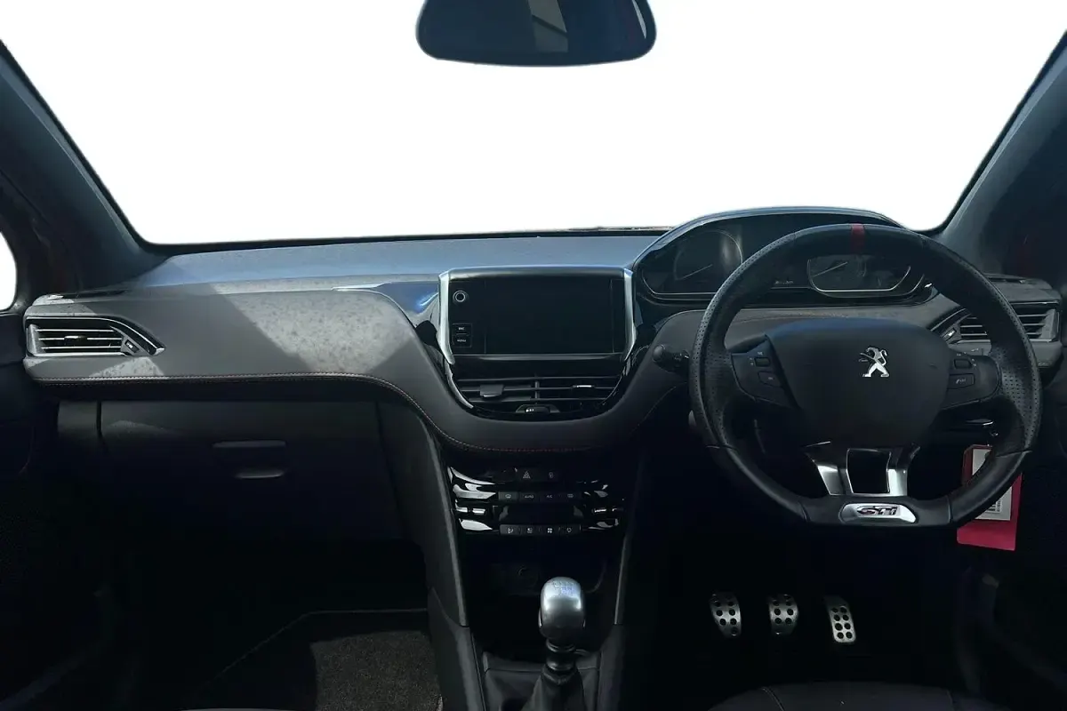 Used Peugeot 208 Prestige 208 HP (152 kW) 2016 Red Hatchback