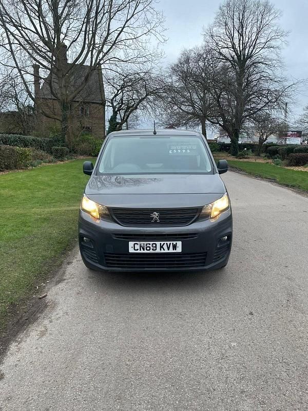 Used Peugeot Partner 2019 Grey MPV
