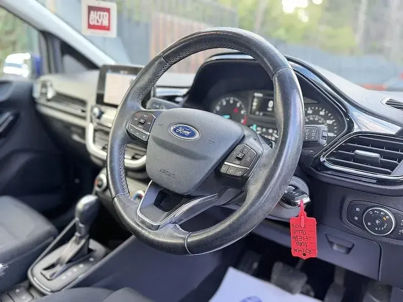 Begagnad Ford Fiesta Zetec 100 HK (73 kW) 2017 Blå Halvkombi