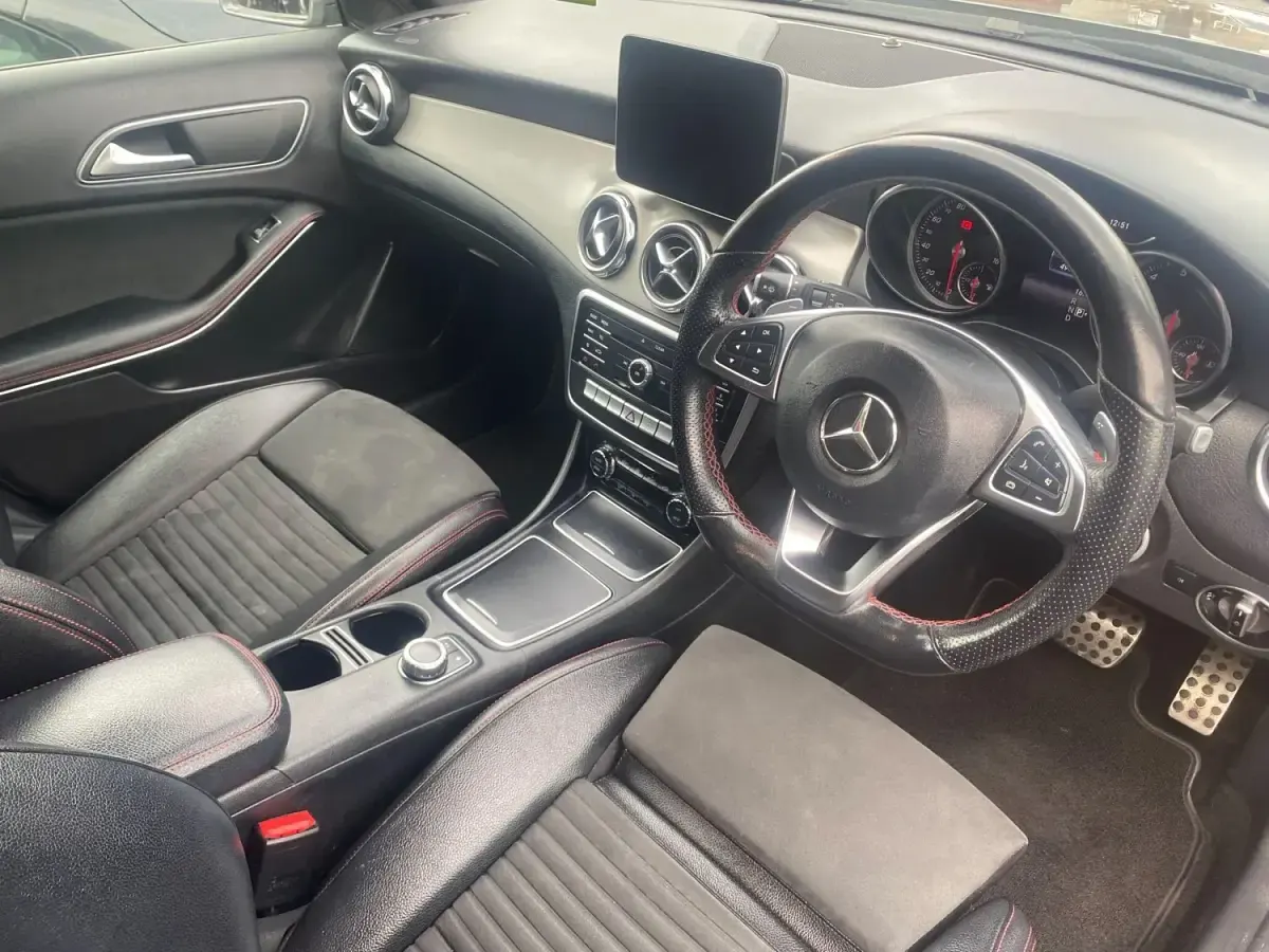 Usado Mercedes GLA200 AMG line 2018 Cinzento SUV