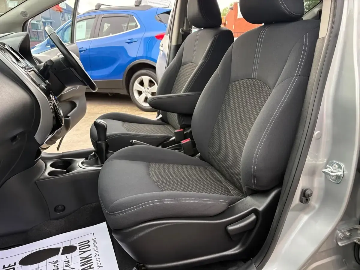 Used Nissan Note Acenta Premium 78 HP (57 kW) 2016 Silver Hatchback