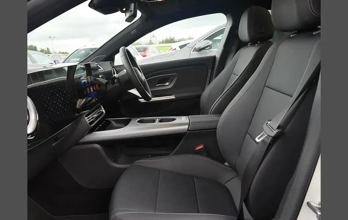 Usado Mercedes CLA 250+ 200 kW (272 HP) 2025 Branco Sedan