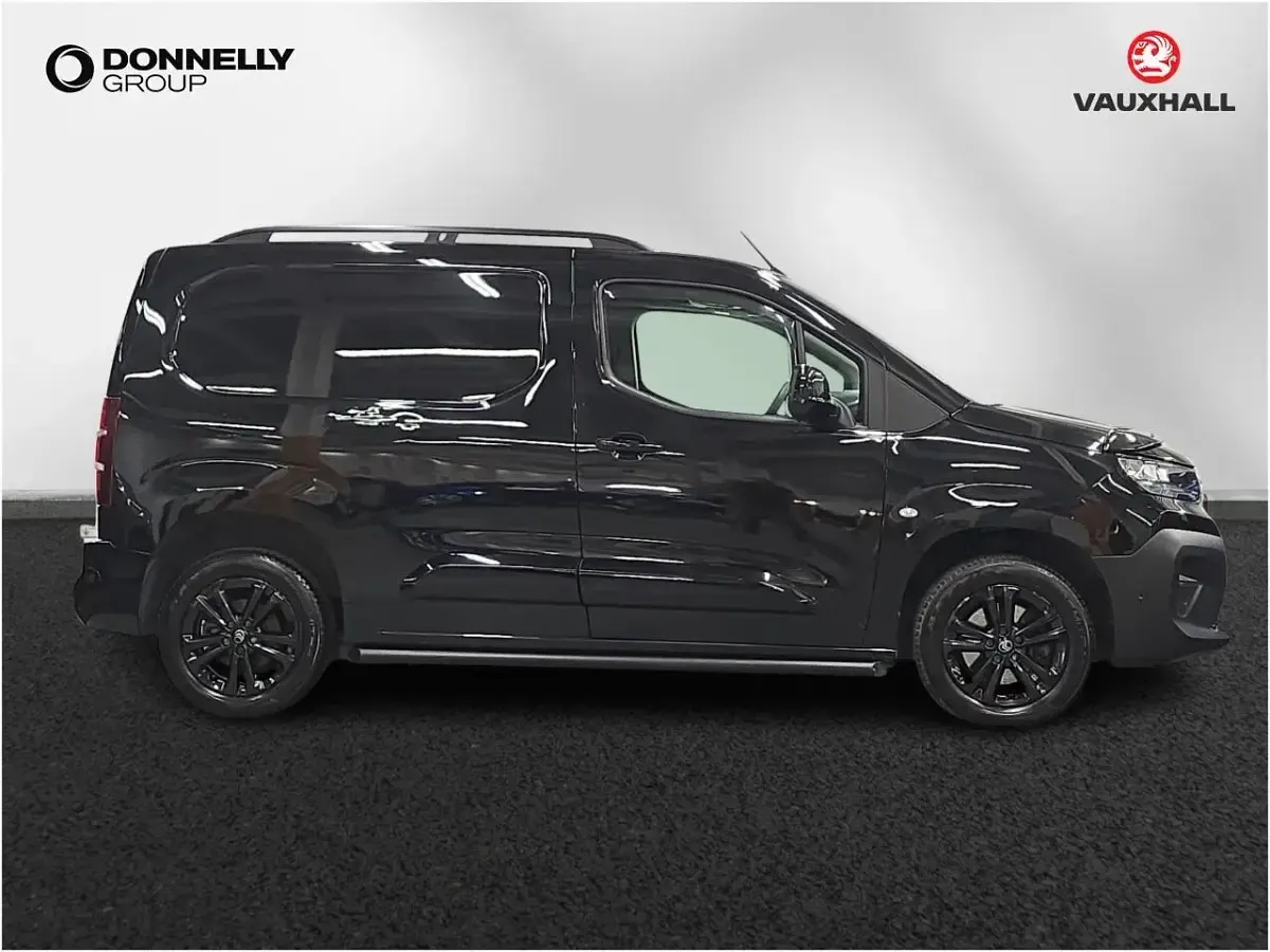 Used Citroën Berlingo 129 HP (94 kW) 2024 Black MPV