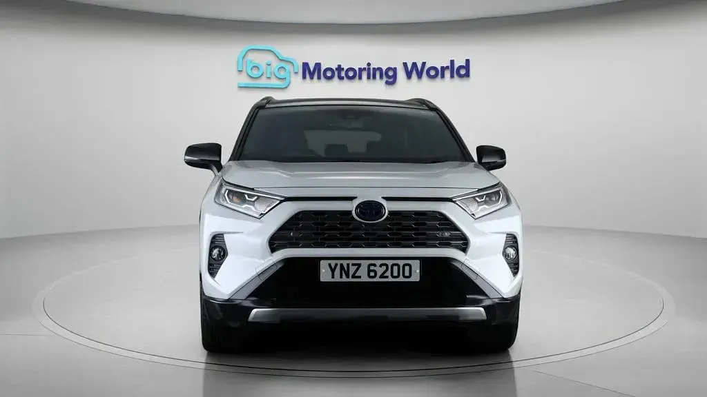 Used Toyota RAV4 Hybrid 222 HP (163 kW) 2019 White SUV