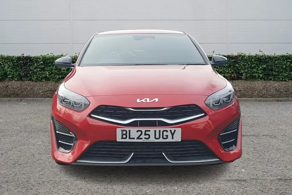 Usado Kia Ceed GT-Line 140 HP (102 kW) 2024 Vermelho Citadino