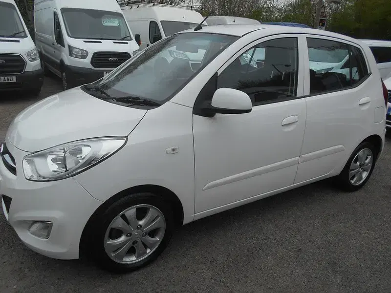Used Hyundai i10 Active 83 HP (61 kW) 2014 White Hatchback