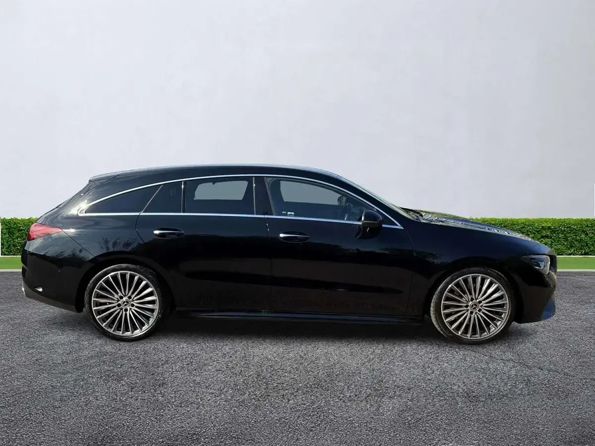 Usado Mercedes CLA220 AMG Line Premium 2025 Preto Sedan
