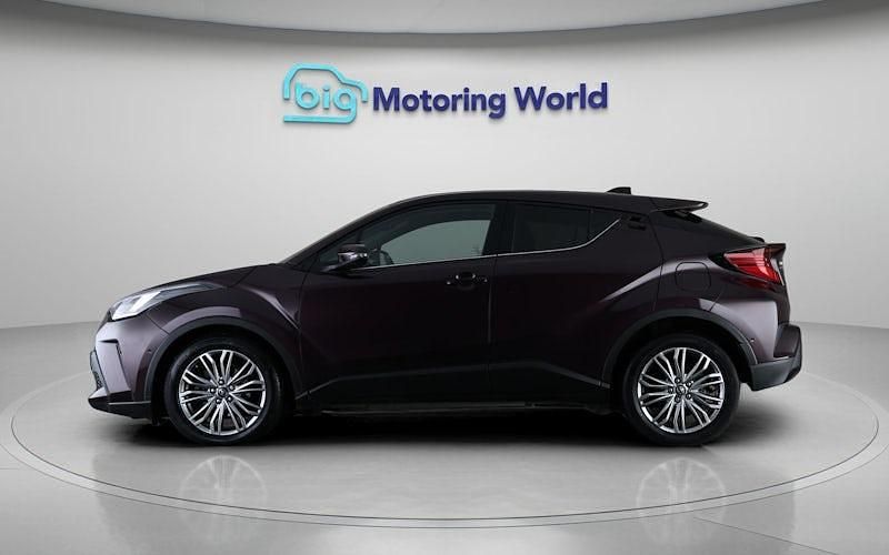 Used Toyota C-HR 122 HP (89 kW) 2022 Mauve/purple SUV