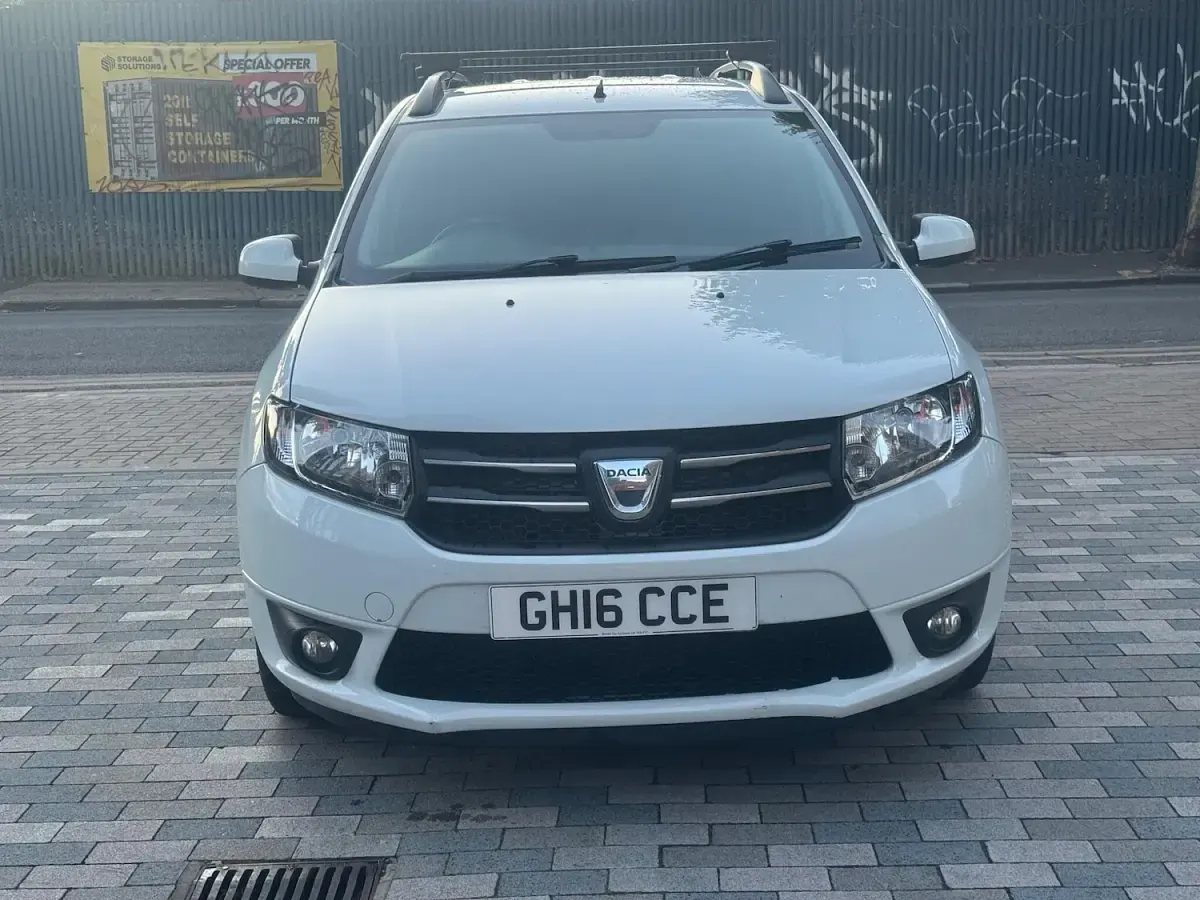 Used Dacia Logan MCV Lauréate 90 HP (66 kW) 2016 White Estate