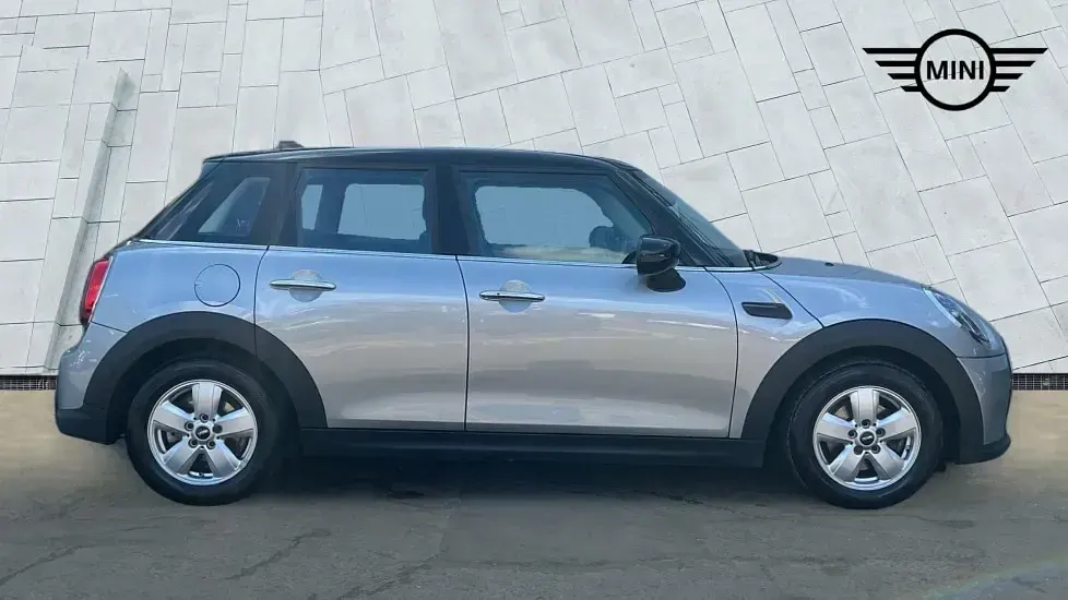 Used Mini Cooper Classic 134 HP (98 kW) 2024 Silver Hatchback