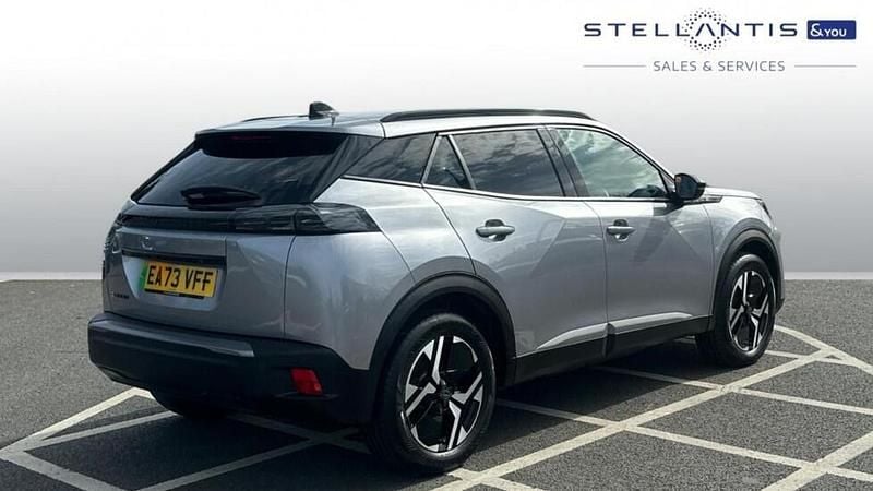 Begagnad Peugeot e-2008 Allure 113 kW (154 HK) 2024 Grå SUV