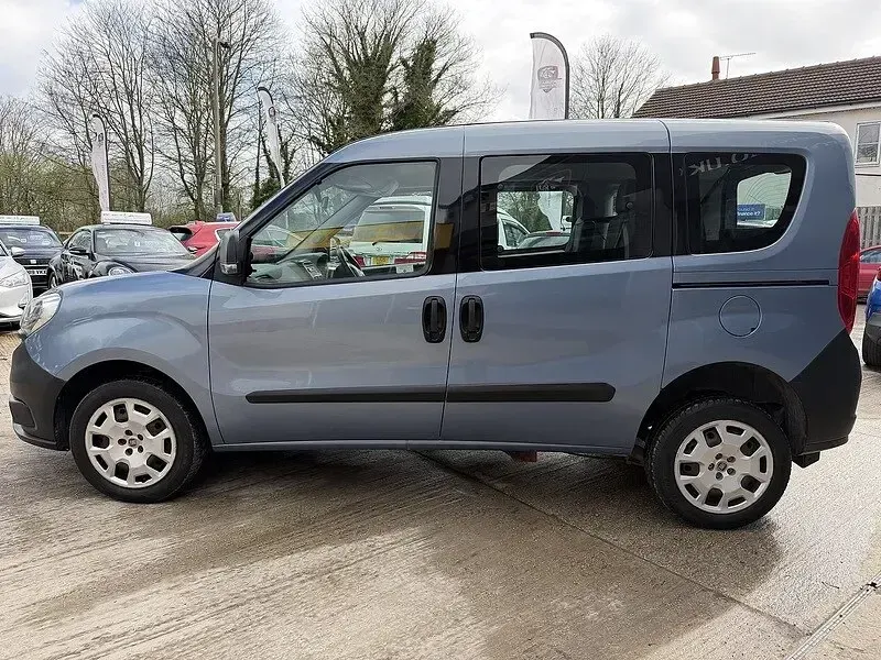Käytetty Fiat Doblò Pop 95 HP (69 kW) 2016 Sininen Tila-auto
