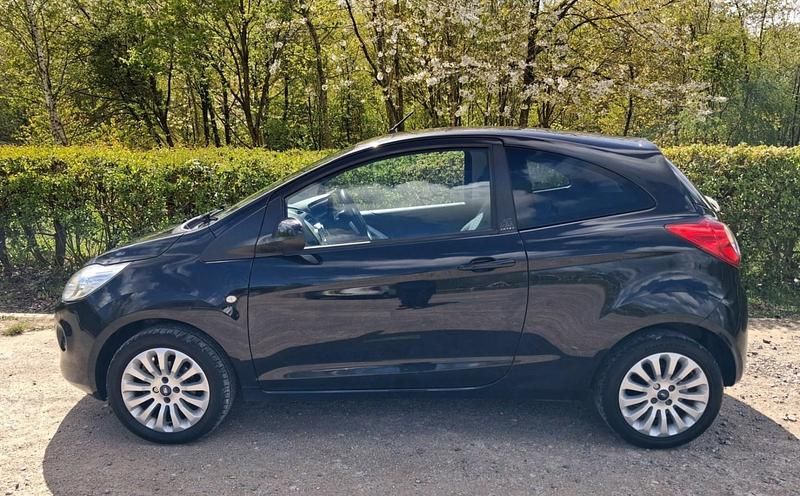 Używany Ford Ka Zetec 69 KM (50 kW) 2015 Czarny Hatchback