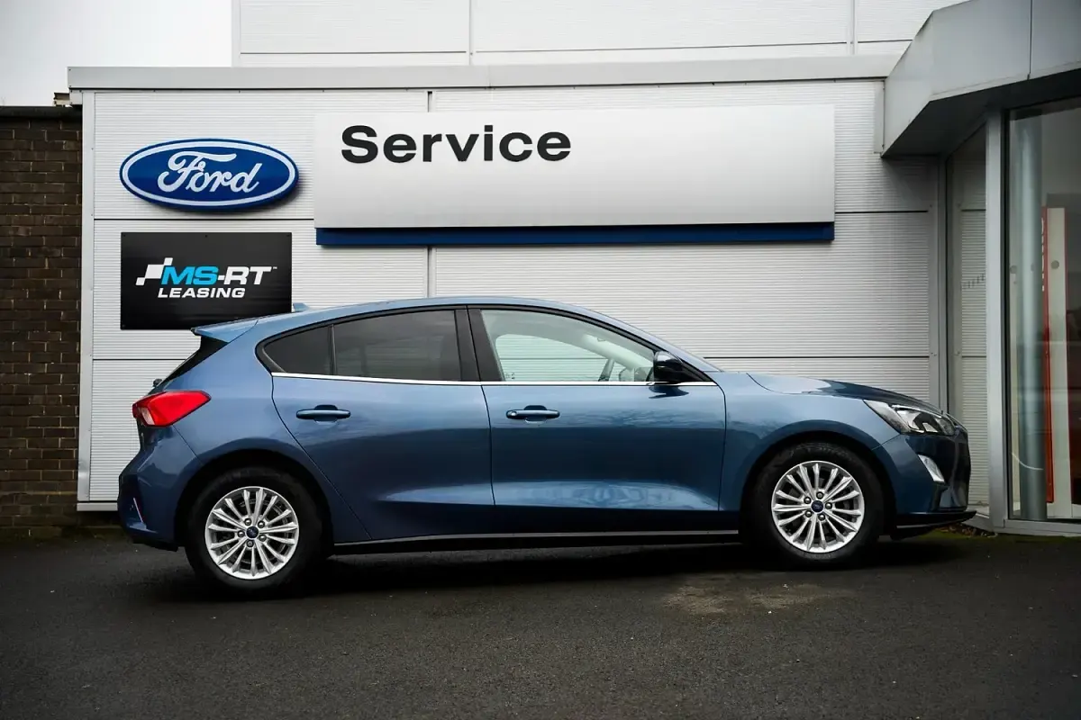 Używany Ford Focus Titanium 125 KM (91 kW) 2020 Niebieski Hatchback