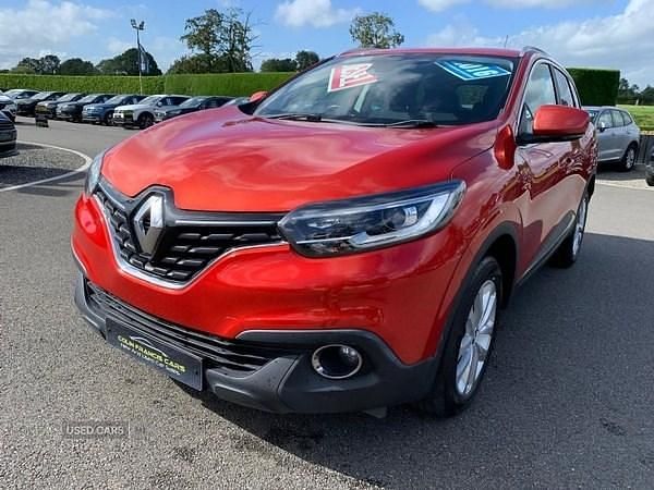 Red Used 2016 Renault Kadjar Dynamique SUV | £8,750 (A bit pricey) - Image 1/4