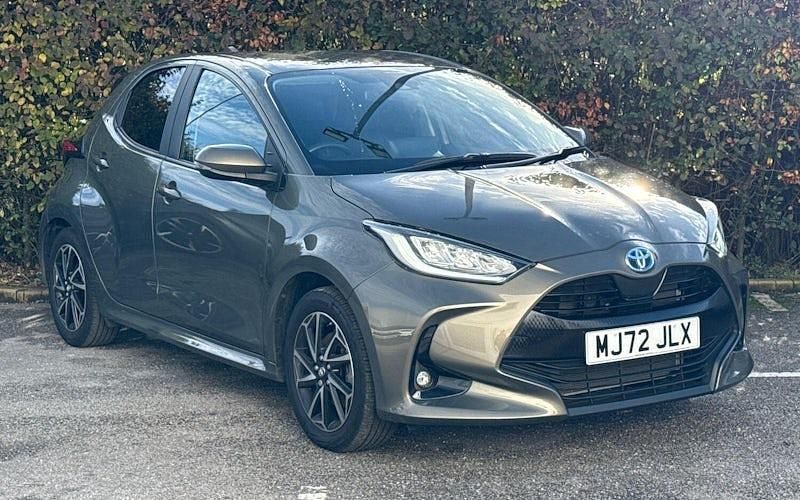 Used 2025 Toyota Yaris Hybrid Design Hatchback | £18,499 (Good price) - Image 1/4
