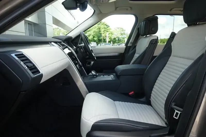 Used Land Rover Discovery HSE Dynamic 2025 Brown SUV