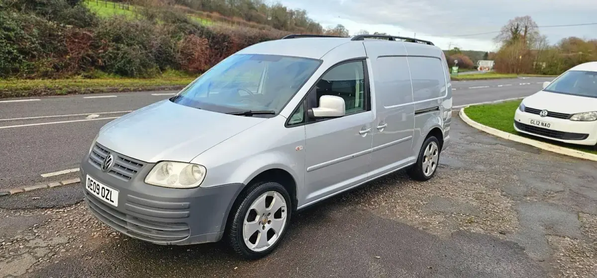 Usado VW Caddy 103 HP (75 kW) 2009 Prateado Monovolume