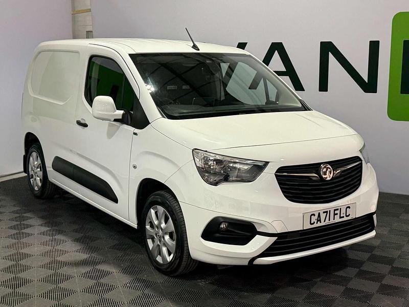 Used Vauxhall Combo Edition 100 HP (73 kW) 2021 White Van
