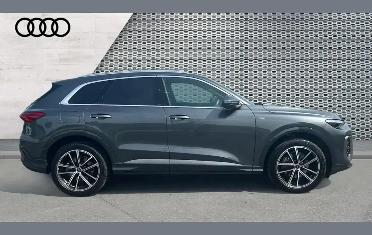 Used Audi Q5 S-Line 268 HP (197 kW) 2025 Grey SUV