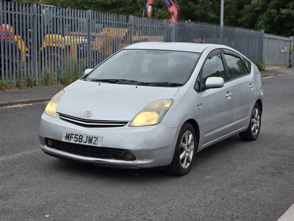 Used Toyota Prius 113 HP (83 kW) 2008 Silver Hatchback