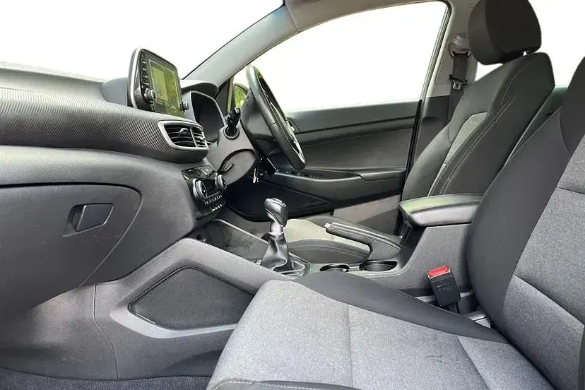 Used Hyundai Tucson SE 132 HP (97 kW) 2019 Grey SUV