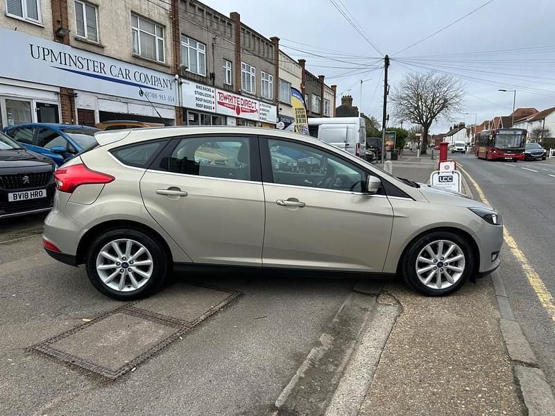 Used Ford Focus Titanium 125 HP (91 kW) 2016 Silver Hatchback