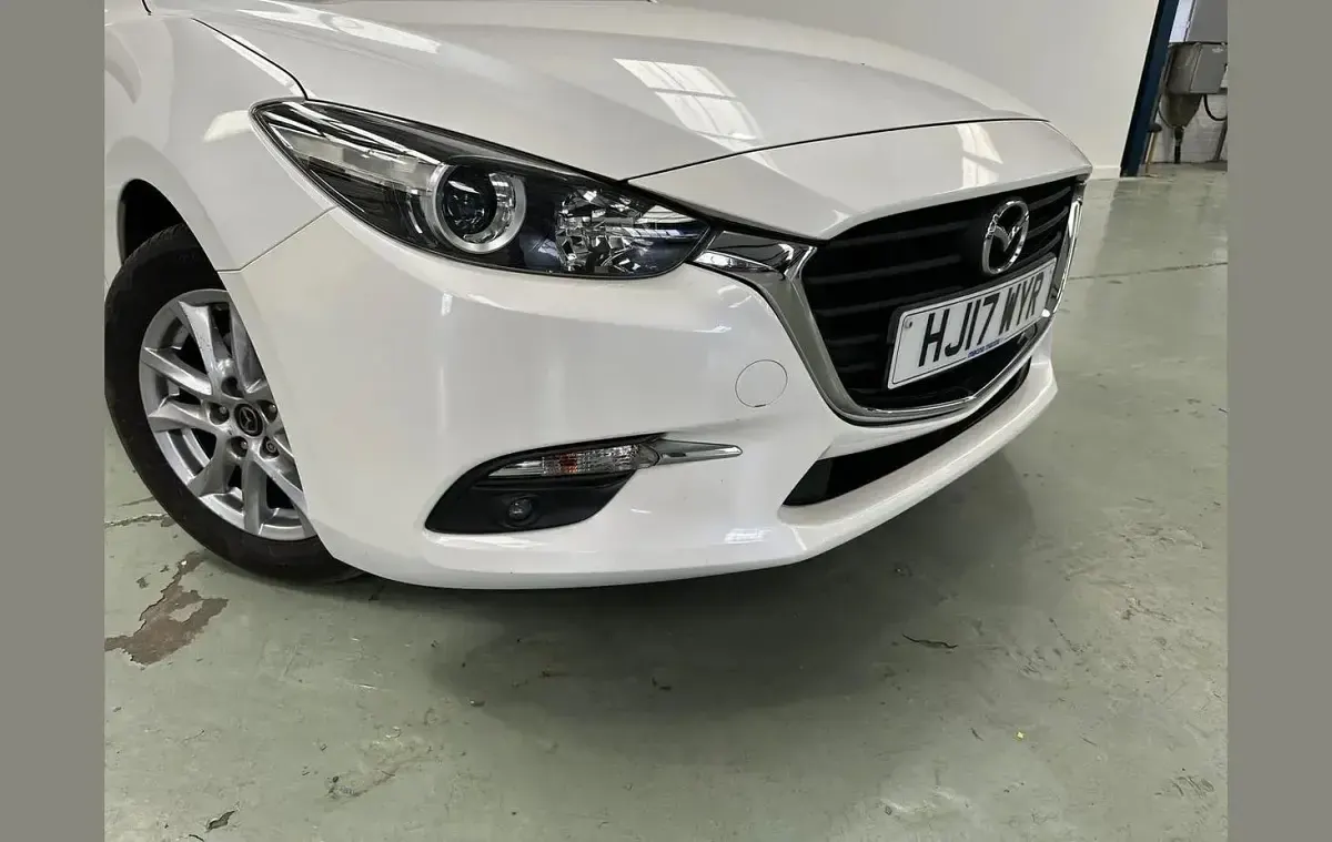 Used Mazda 3 117 HP (86 kW) 2017 White Hatchback