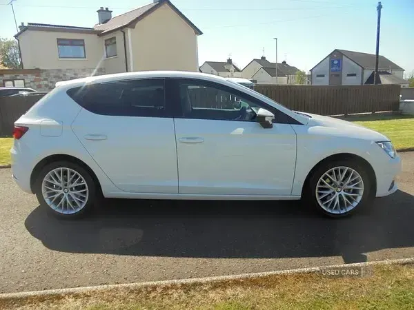 Begagnad Seat Leon SE Dynamic 2019 Vit Halvkombi