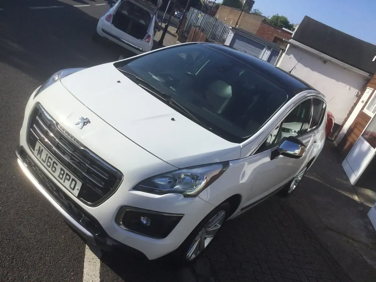 Używany Peugeot 3008 Allure 120 KM (88 kW) 2016 Biały Hatchback
