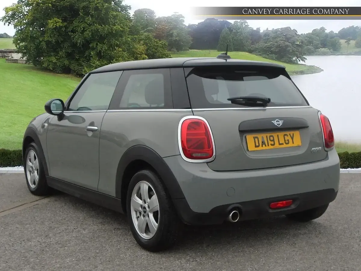 Usado Mini Cooper Classic 2019 Cinzento Citadino