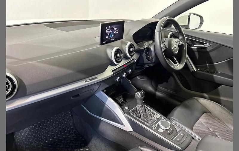 Used Audi Q2 S-Line 147 HP (108 kW) 2022 White SUV