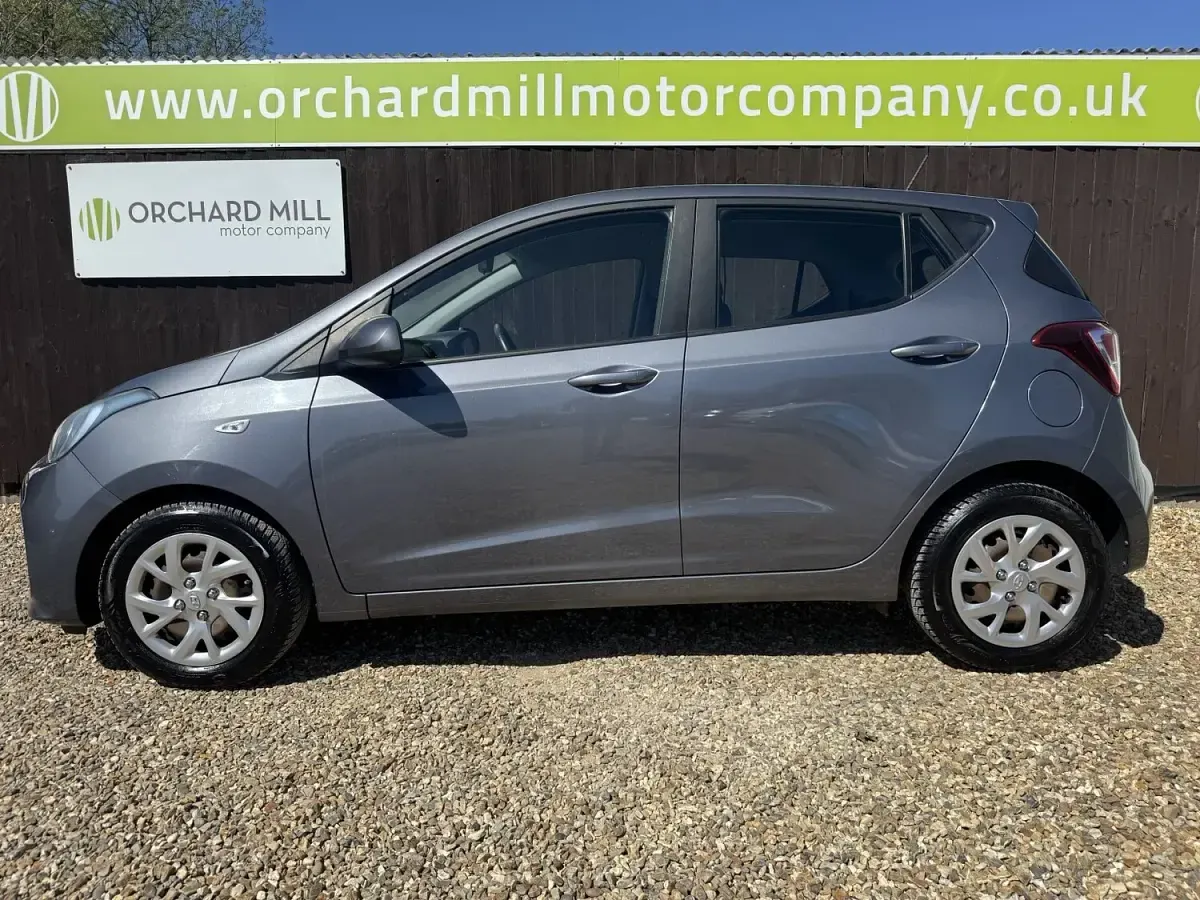 Used Hyundai i10 SE 66 HP (48 kW) 2019 Grey Hatchback