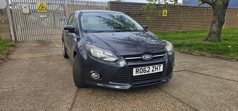 Used Ford Focus Zetec 125 HP (91 kW) 2012 Grey Hatchback