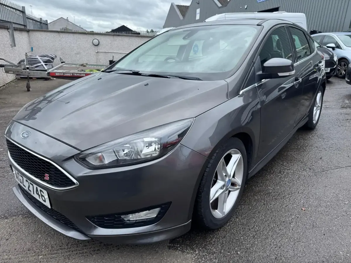 Used Ford Focus Zetec 125 HP (91 kW) 2016 Grey Hatchback