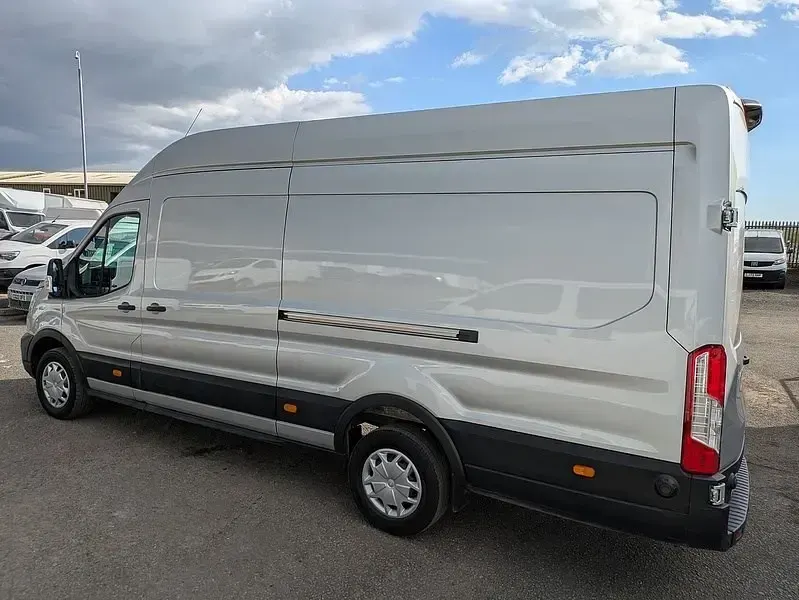 Second-hand Ford Transit Trend 130 CP (95 kW) 2022 Argintiu Van
