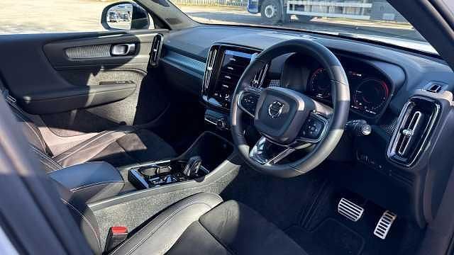 Used Volvo XC40 R-Design Pro 262 HP (192 kW) 2021 White SUV