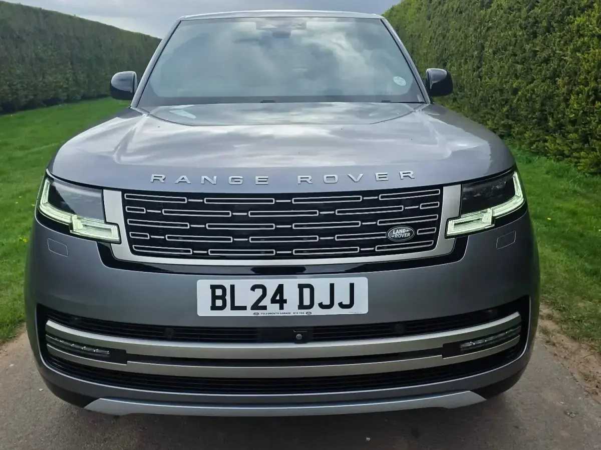 Used Land Rover Range Rover SE 2024 Grey SUV