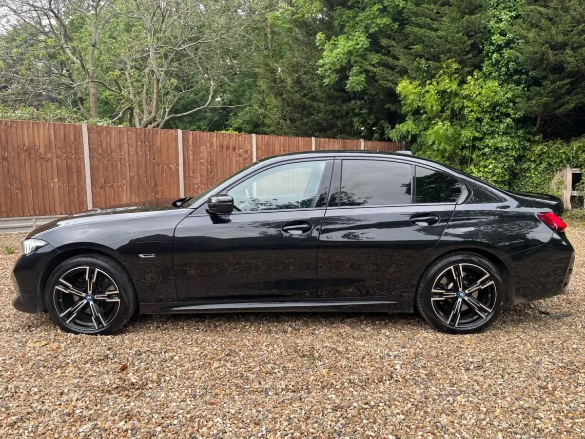 Usado BMW 330e M Sport 288 CV (211 kW) 2023 Negro Berlina