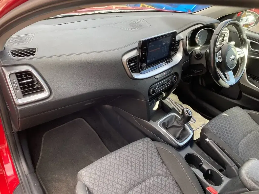 Used Kia Ceed Sportswagon 118 HP (86 kW) 2021 Red Estate