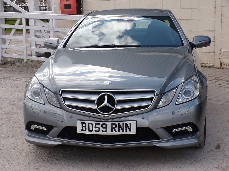 Begagnad Mercedes E350 2009 Silver Sportkupé