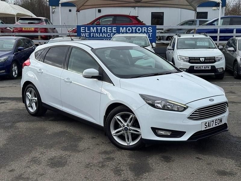 Used Ford Focus Zetec 120 HP (88 kW) 2017 White Hatchback
